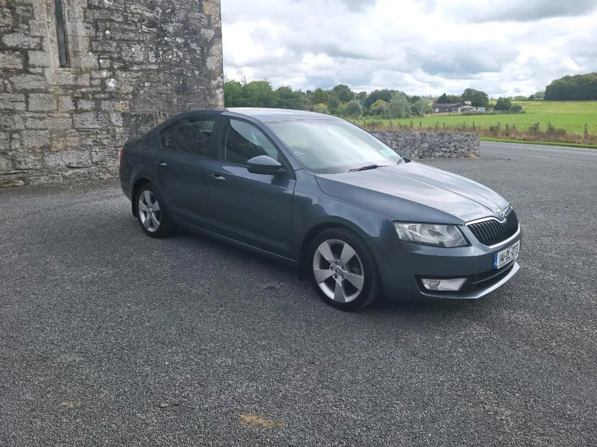Skoda Octavia AUTOMATIC 1.6 Diesel - Image 2