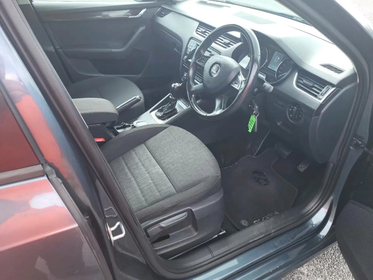 Skoda Octavia AUTOMATIC 1.6 Diesel - Image 4