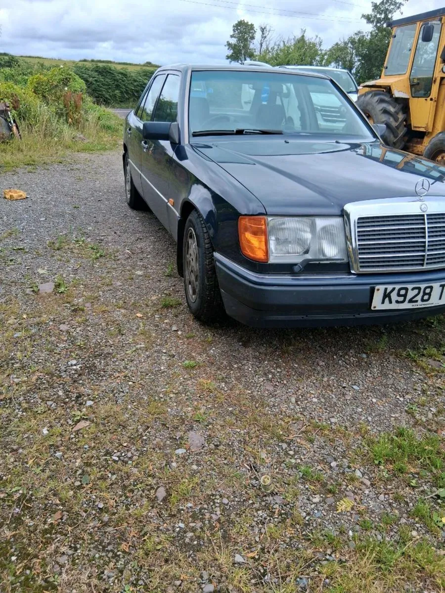 Mercedes E 300 D - Image 3