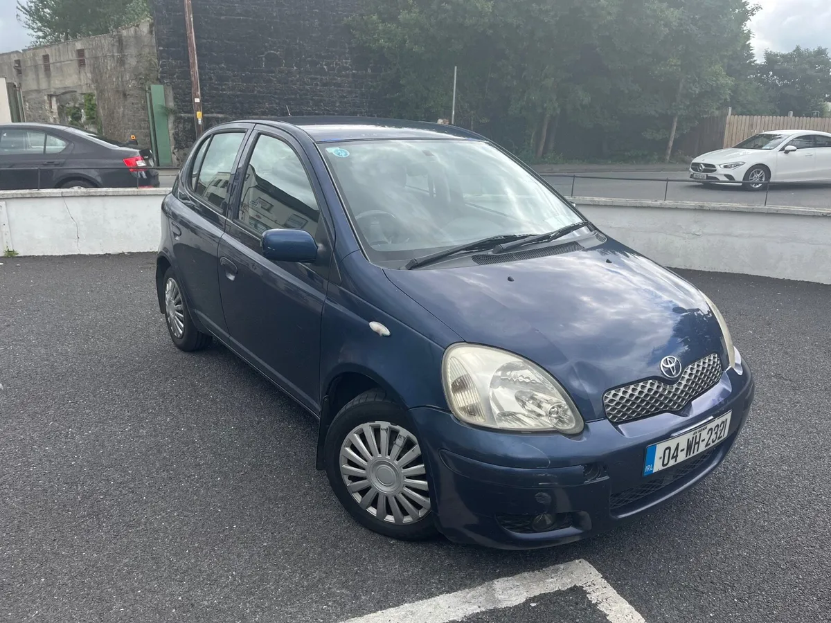Toyota Yaris 2004 - Image 1