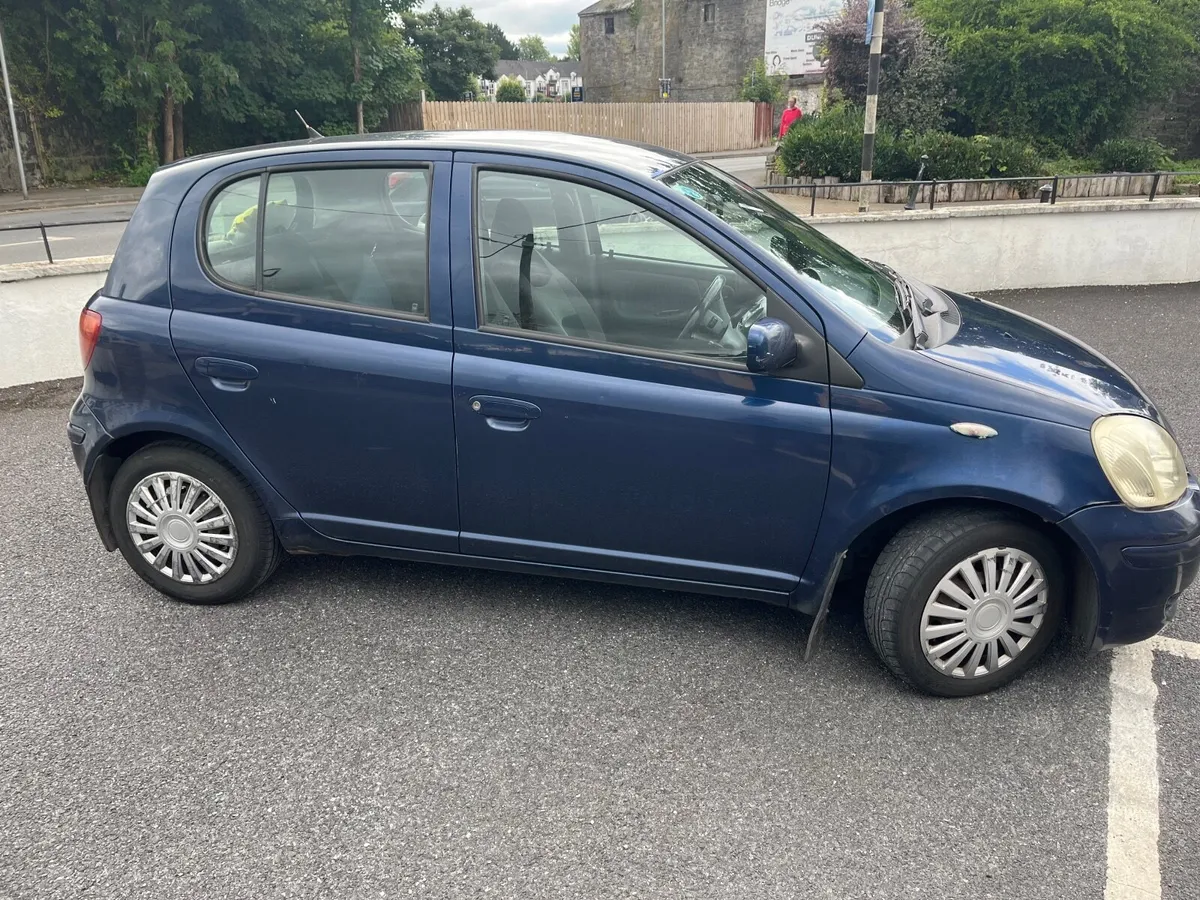 Toyota Yaris 2004 - Image 2