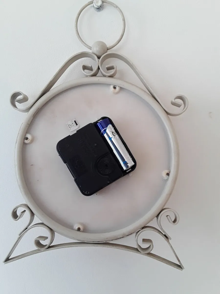 White coloured retro clock good working order - Image 2