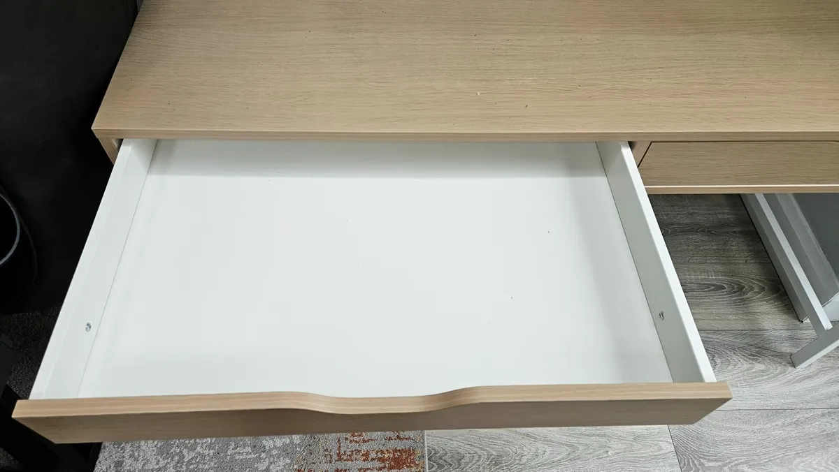 Work desk - Image 2
