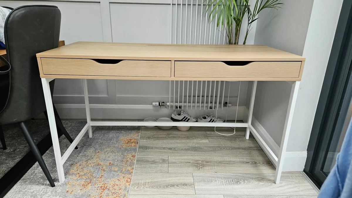 Work desk - Image 1