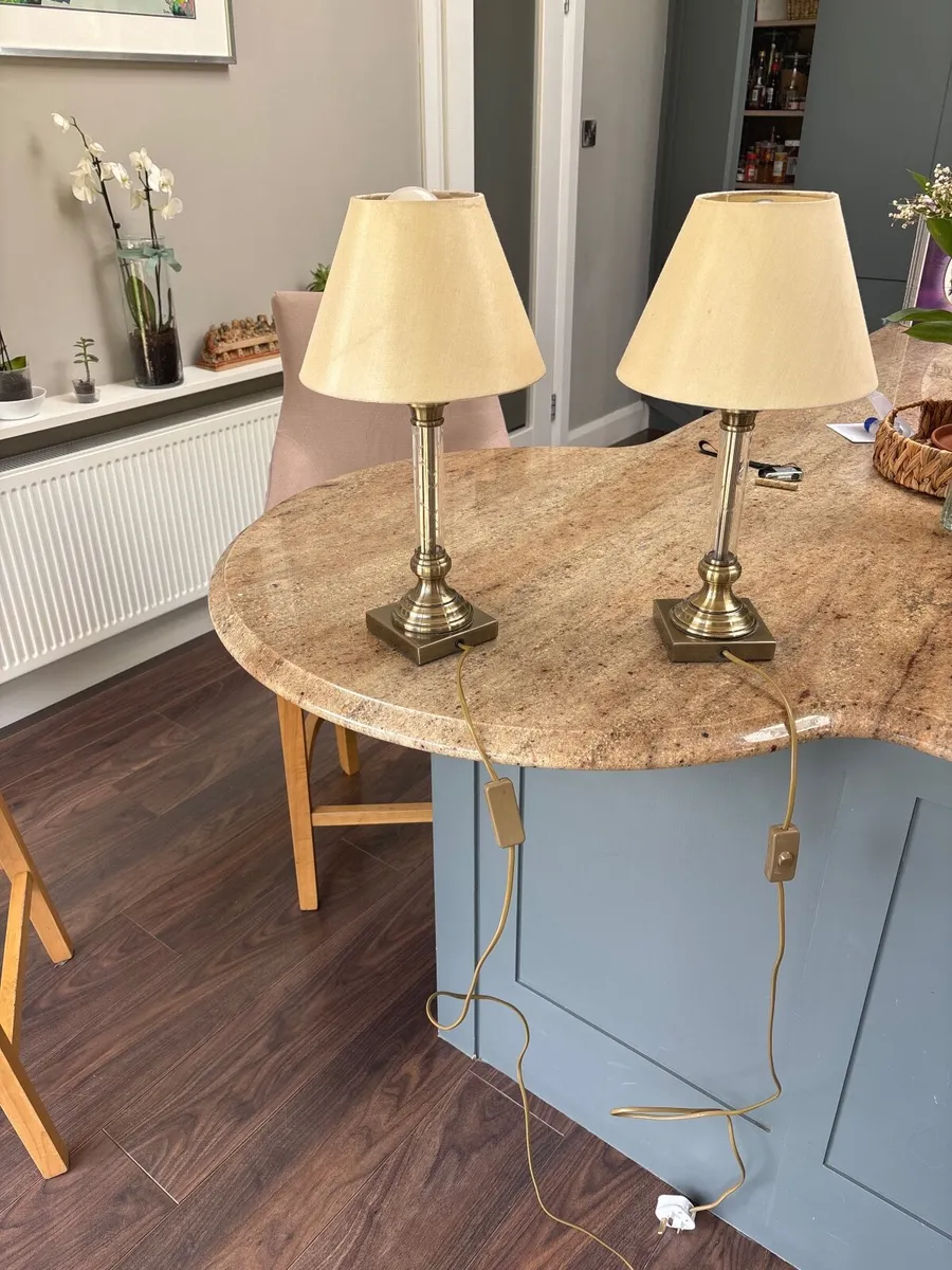 Chair and bedside lamps - Image 2