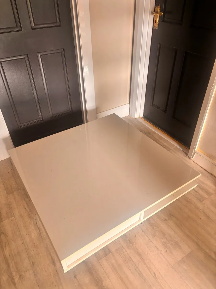 Tv / Coffee table - Image 3