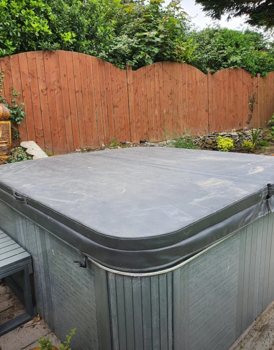 7x7 Hot Tub - Image 4