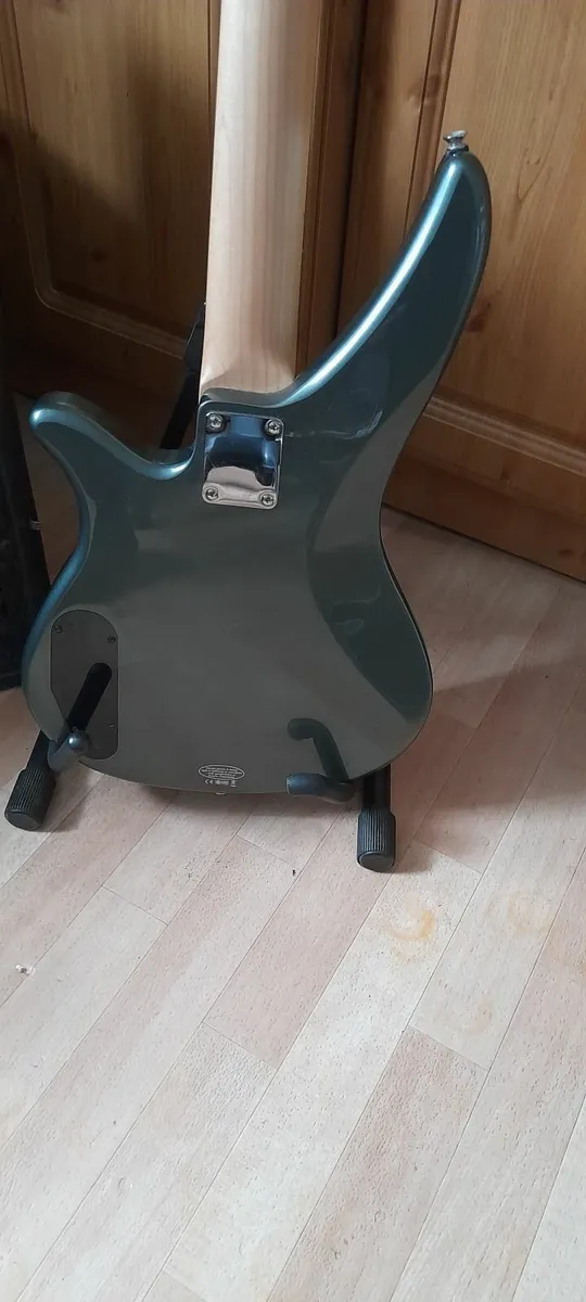 Bass guitar and amp - Image 4