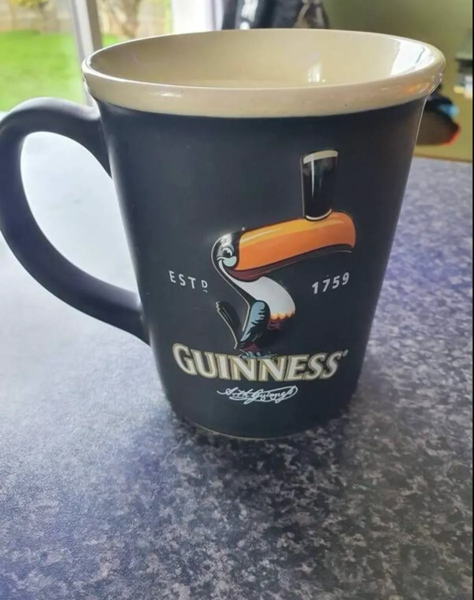 87 Guinness-branded poker chips and Guinness cup - Image 4