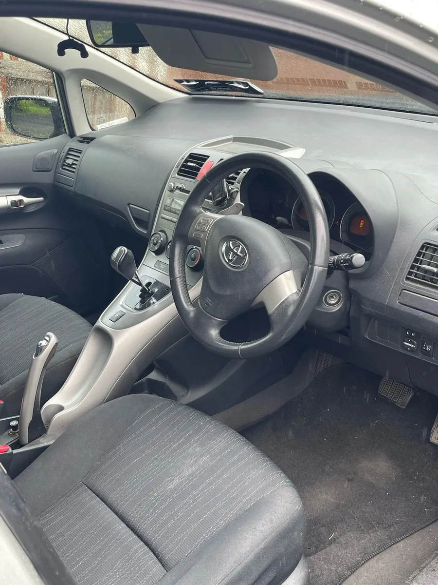 Toyota Auris Automatic - Image 2
