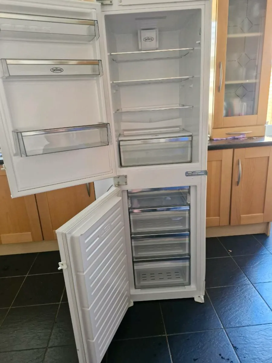 Fridge freezer 50/50 Belling integrated - Image 1