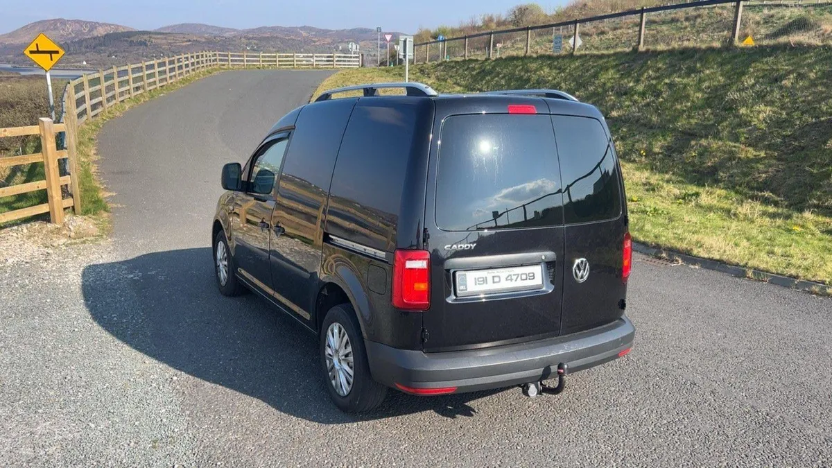 2019 Volkswagen caddy low km - Image 2