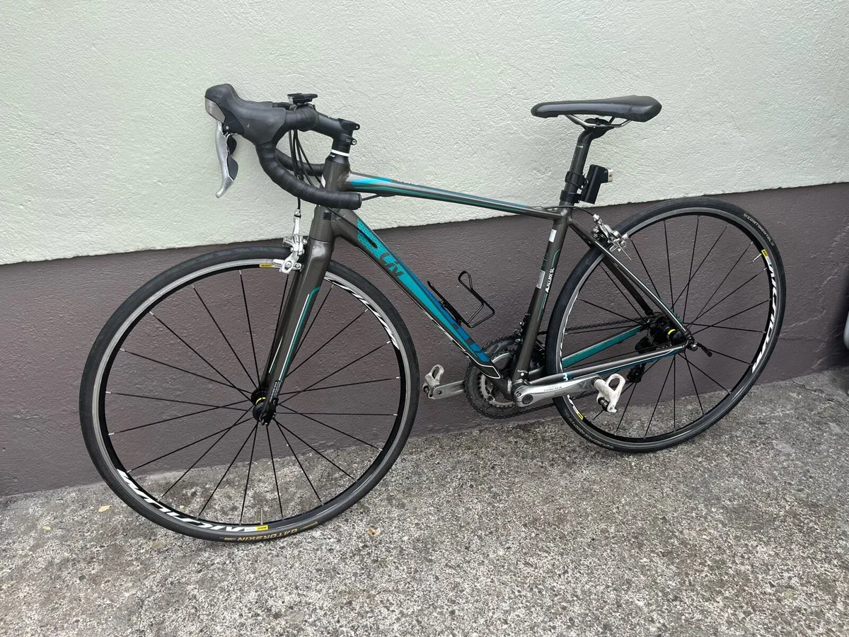 Giant Avail Women's Road bike. - Image 1