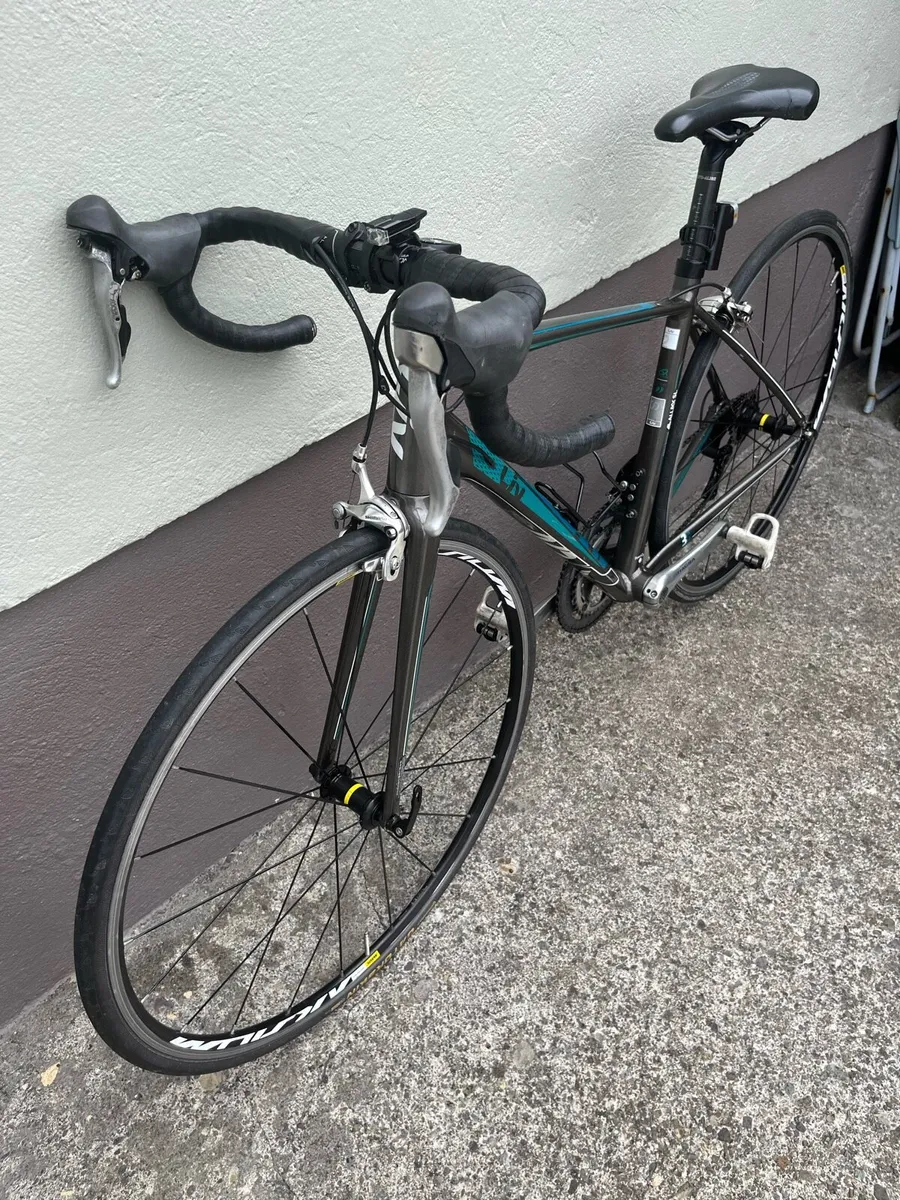 Giant Avail Women's Road bike. - Image 2