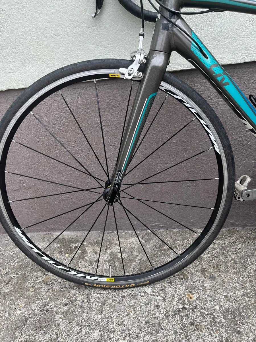 Giant Avail Women's Road bike. - Image 3