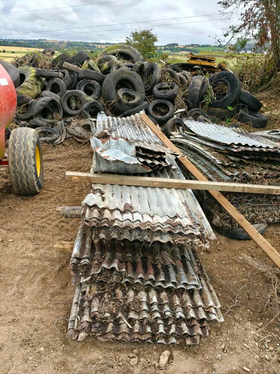 Assortment of equipment - Image 3