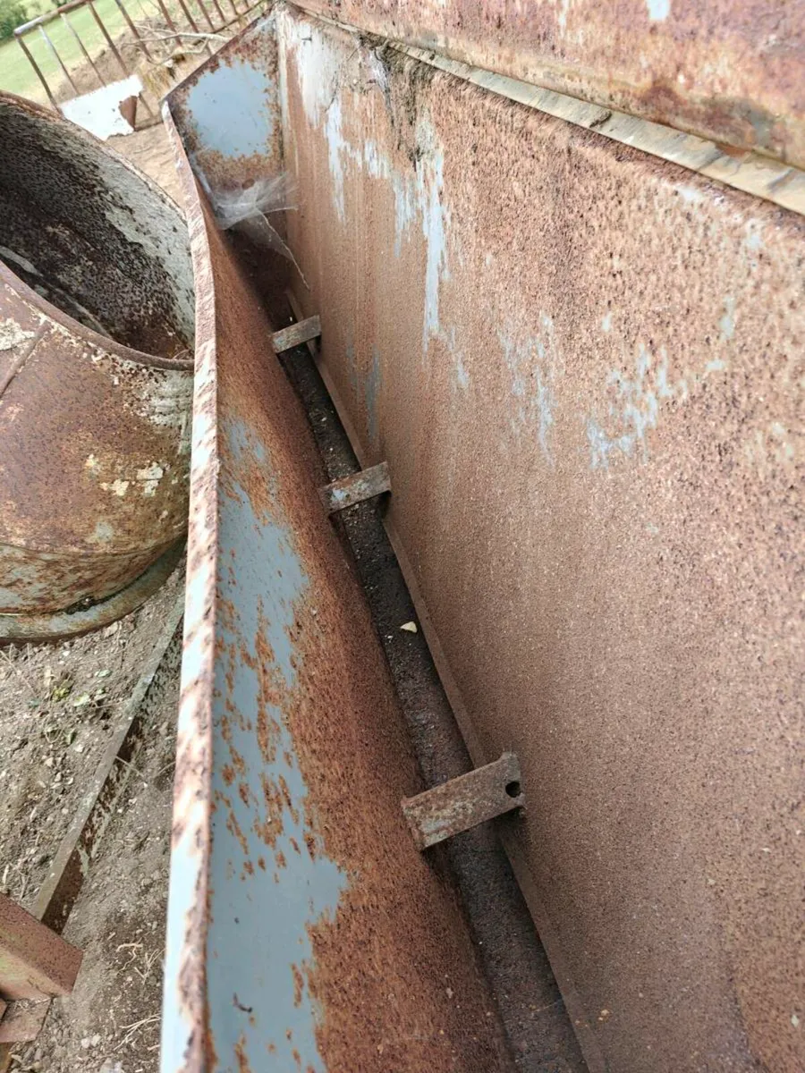 Assortment of equipment - Image 2
