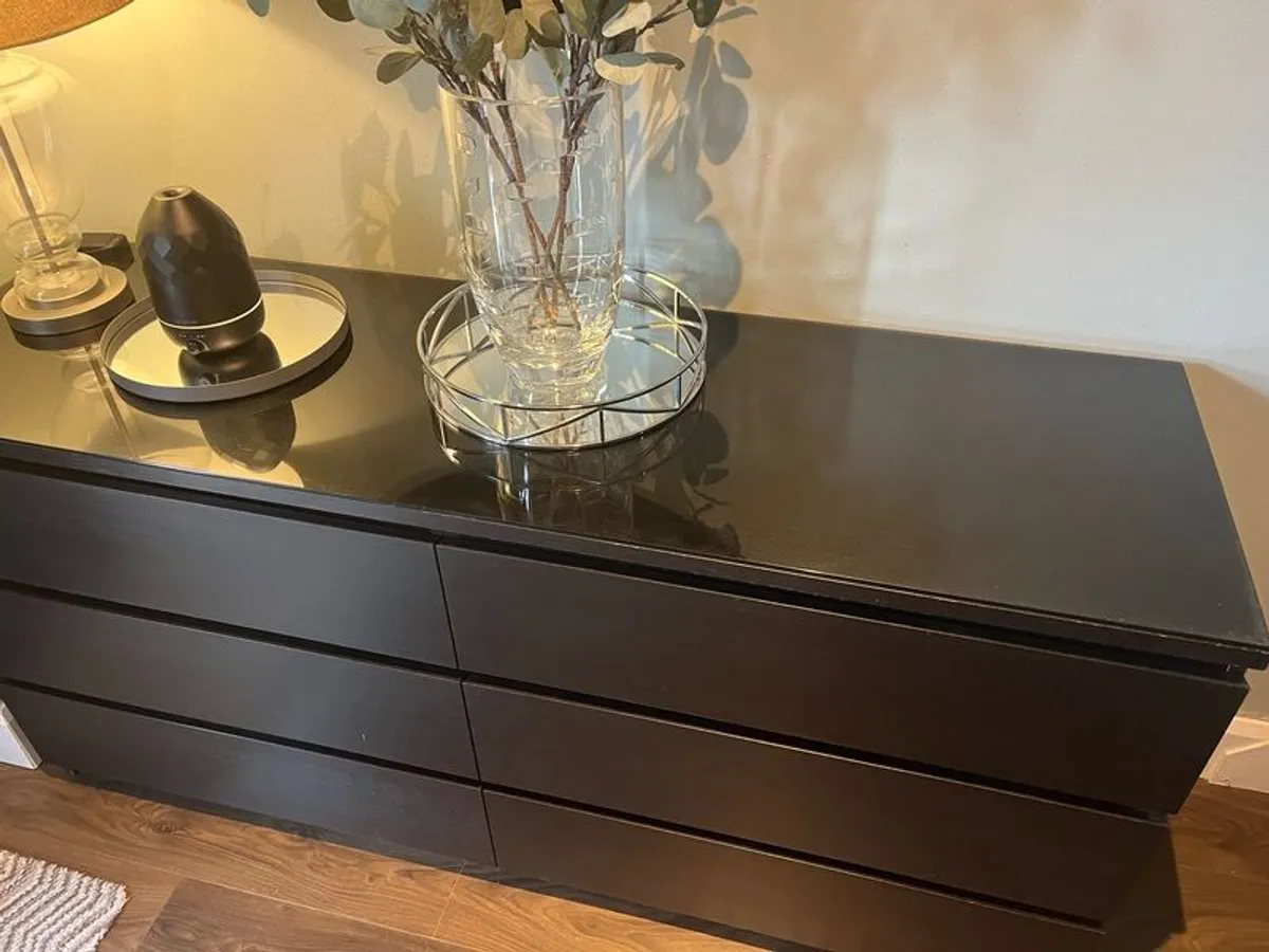 ikea malm 6 drawer black brown with glass top - Image 2