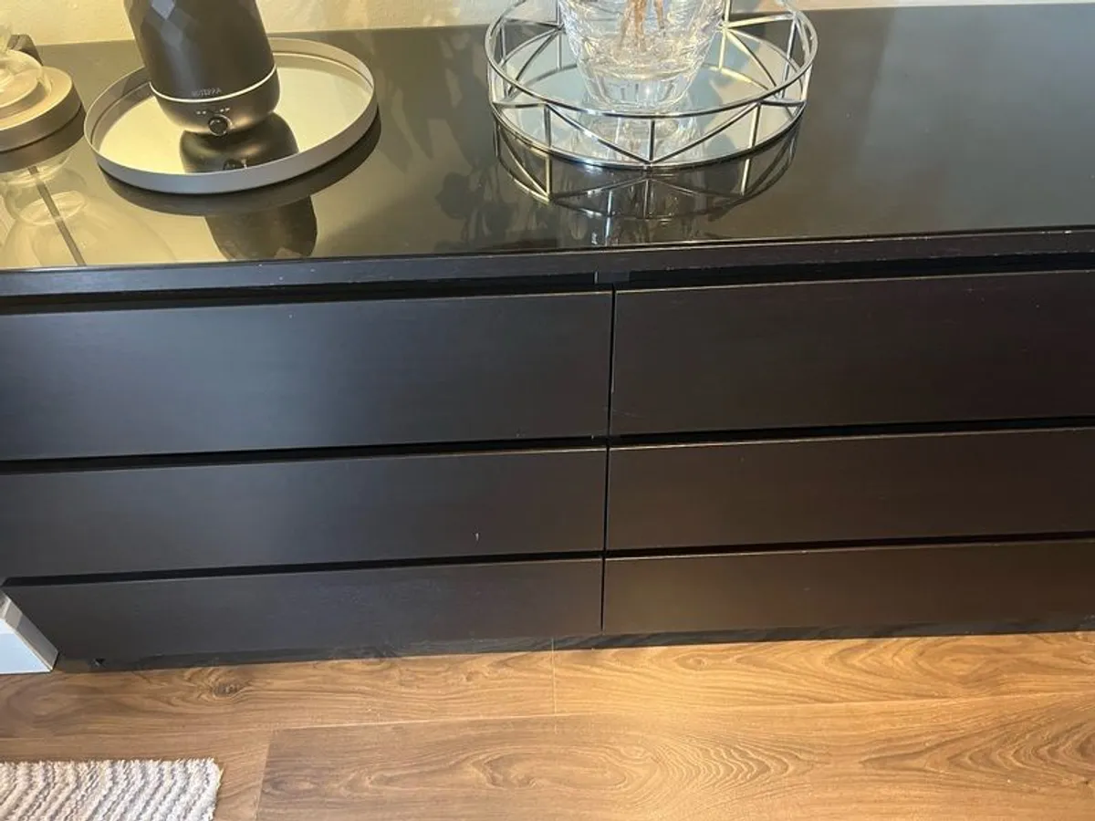 ikea malm 6 drawer black brown with glass top - Image 3