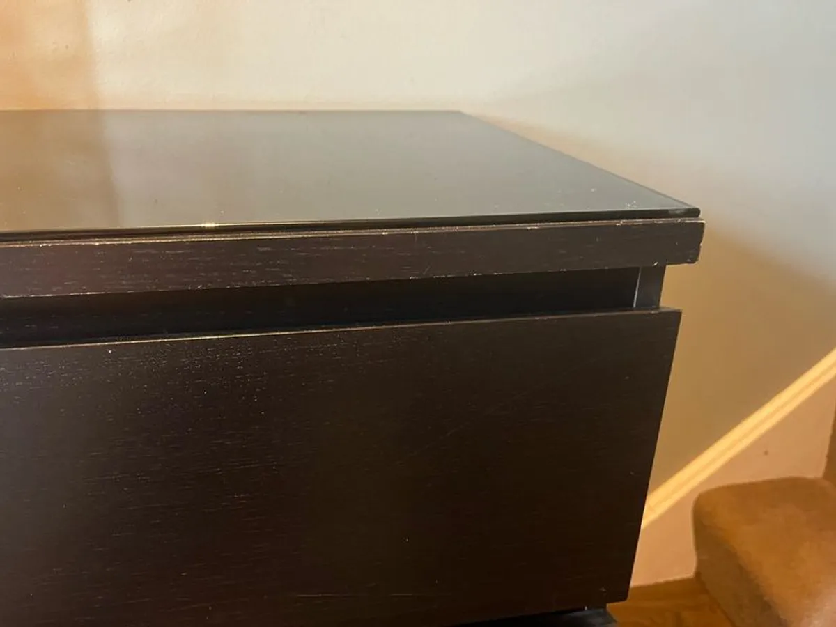 ikea malm 6 drawer black brown with glass top - Image 4