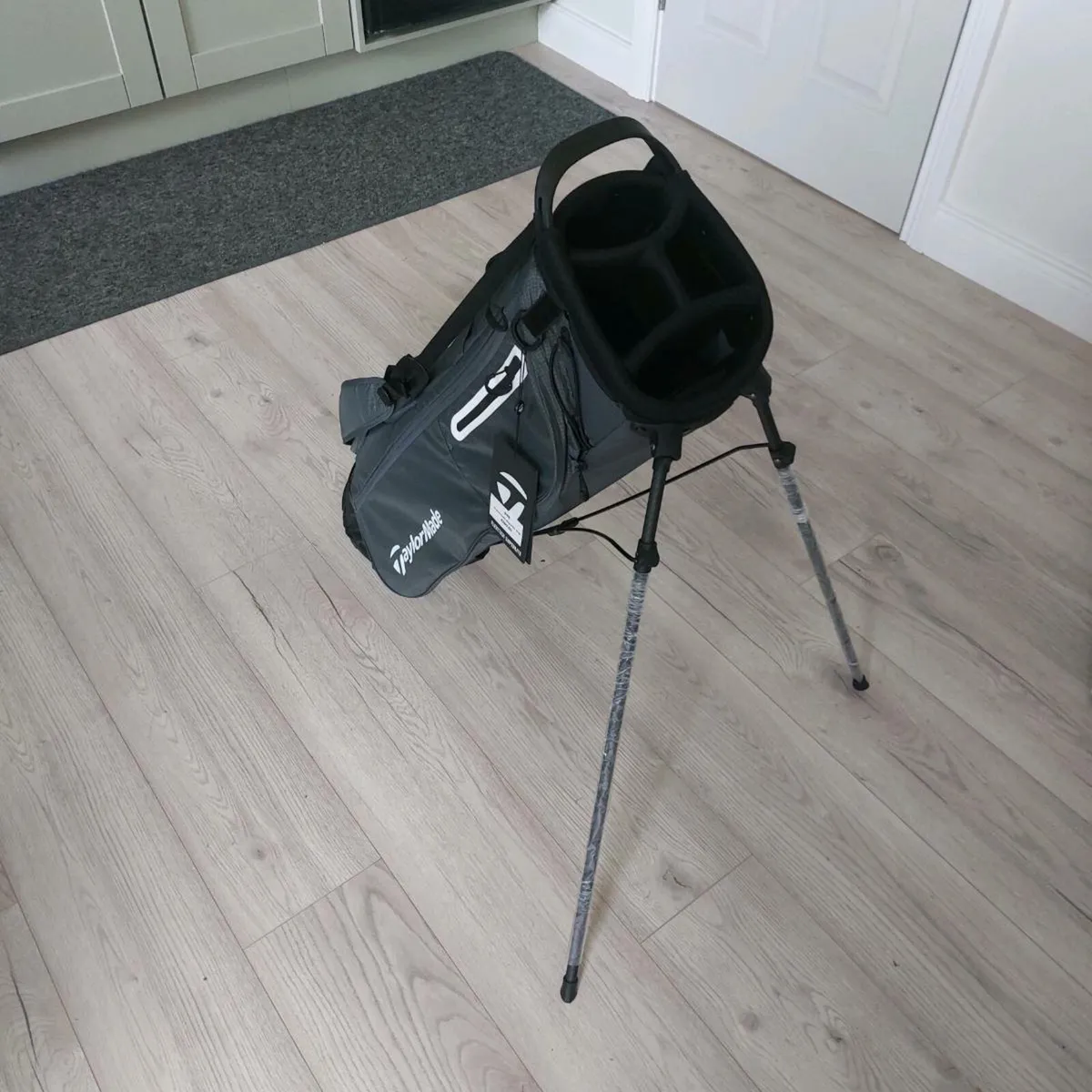 New TaylorMade Superlite Bag - Image 1