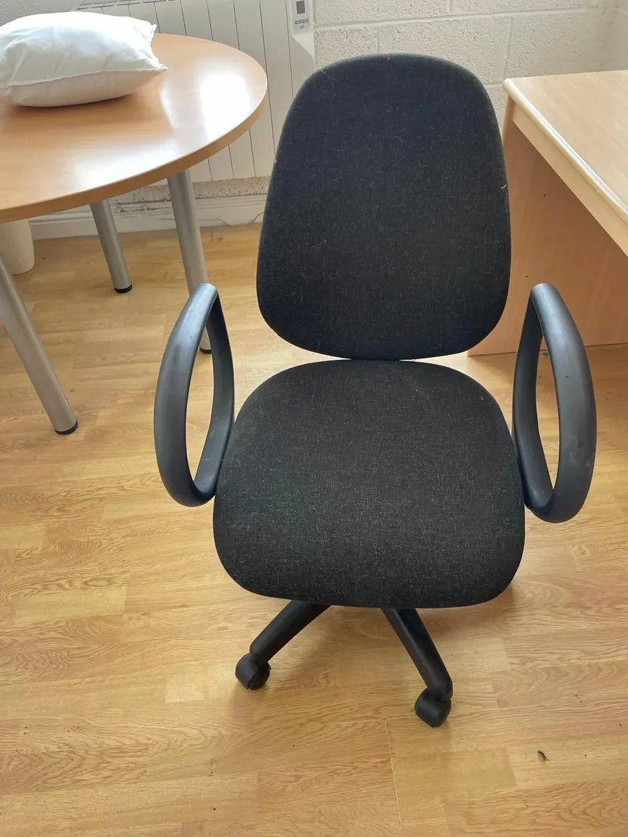 Various office/home furniture €180 the lot - Image 1