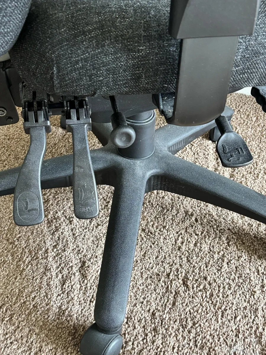 Office chair - Image 2