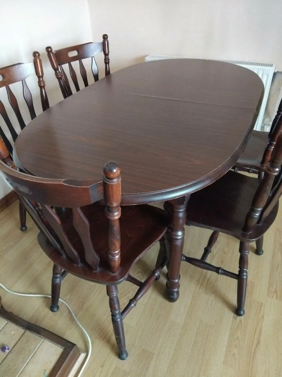 Table and chairs - Image 1