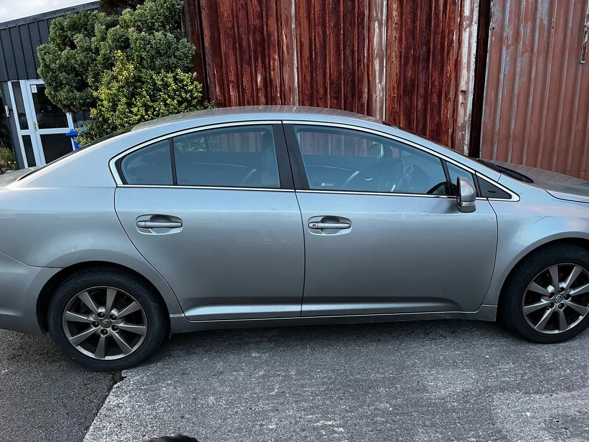 Toyota avenis - Image 2
