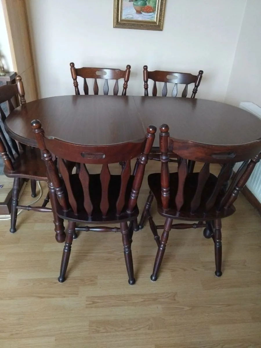 Table and chairs - Image 2