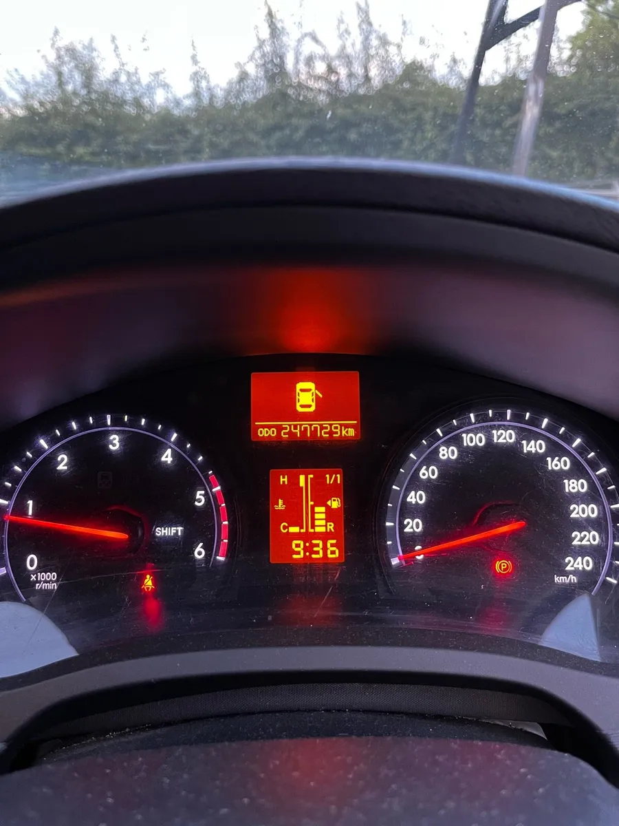 Toyota avenis - Image 4