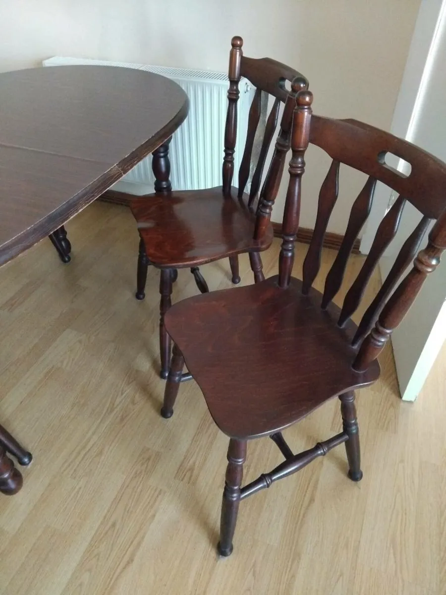 Table and chairs - Image 4