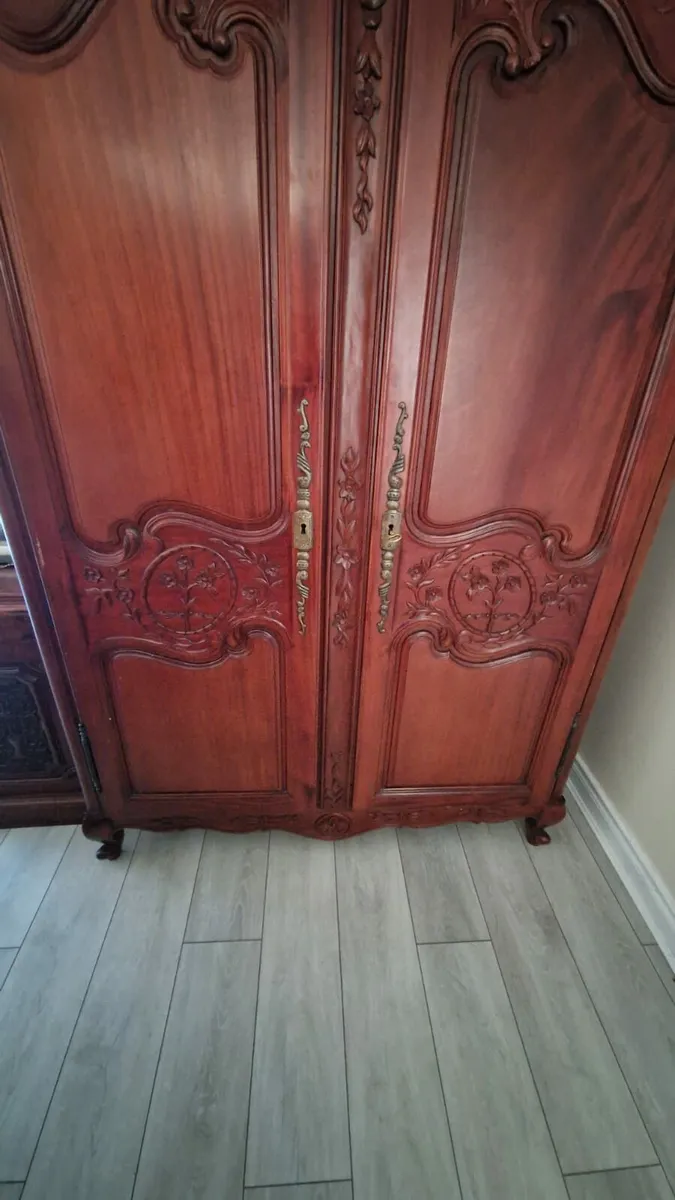 Bedroom furniture - Image 1