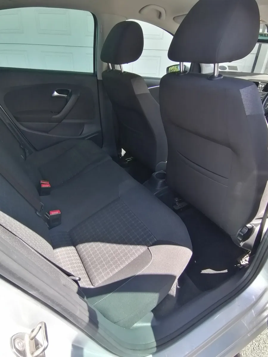 Volkswagen Polo 2015 - Image 2