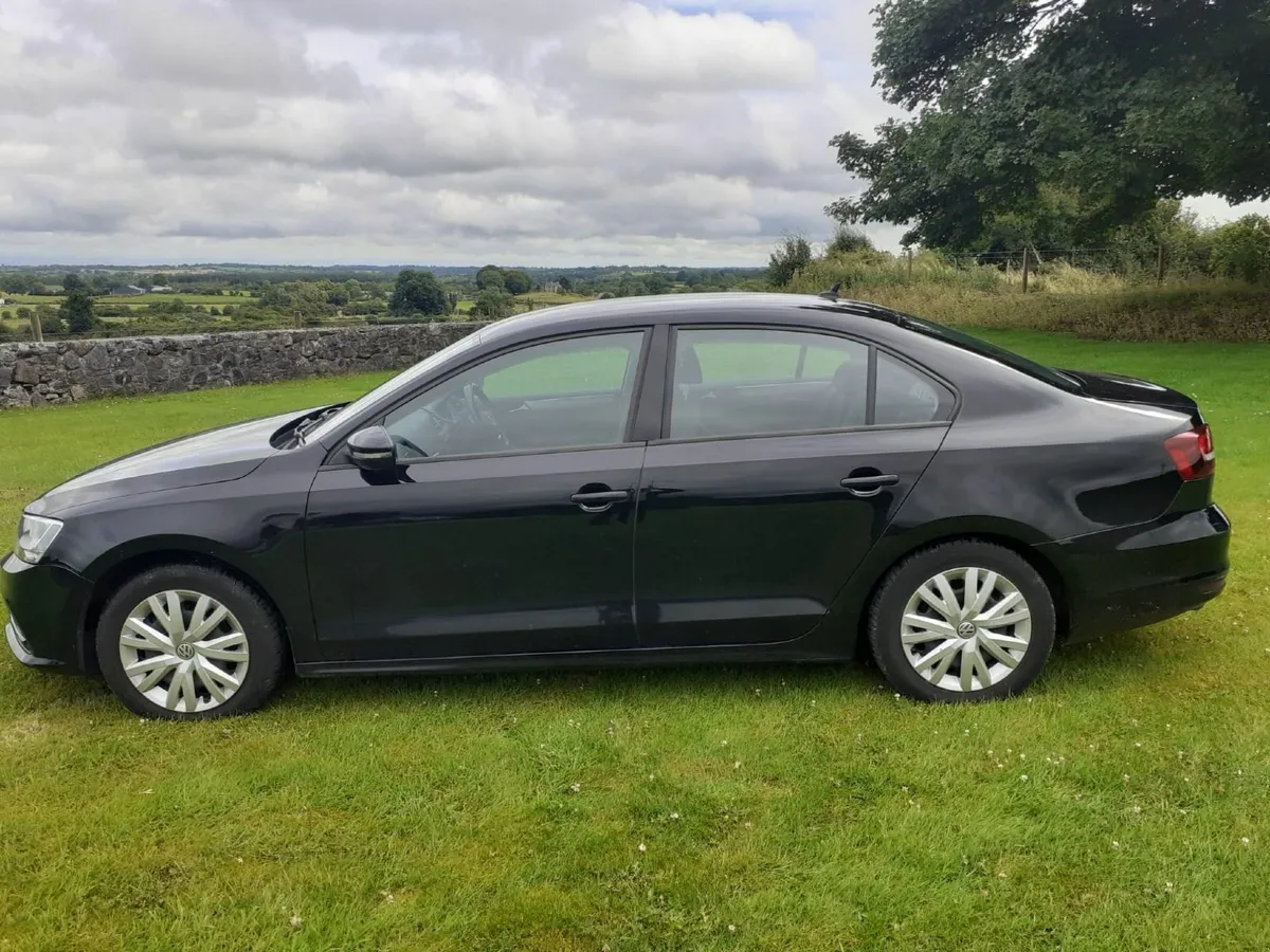 Volkswagen Jetta 2017 - Image 3