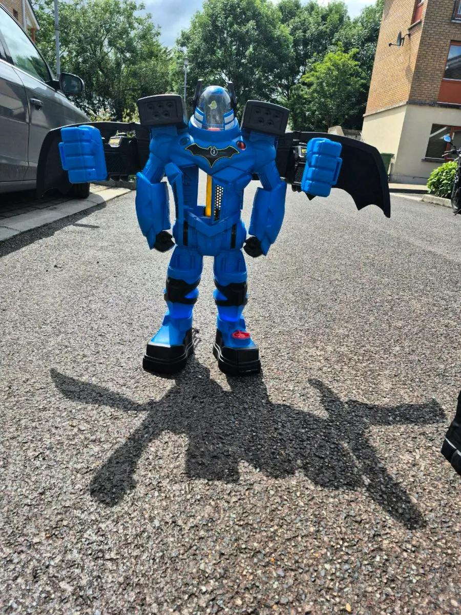 Large Batman action figure - Image 1