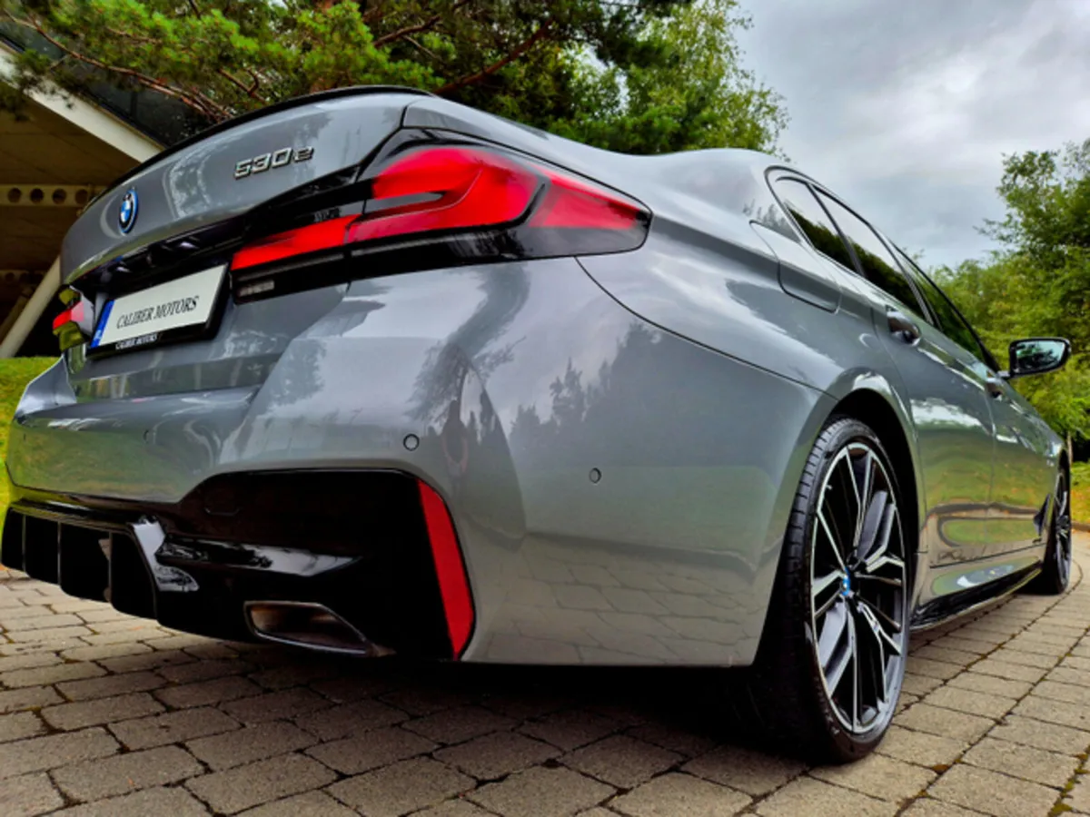 231 BMW 530E M-SPORT SUNROOF/HARMANKARDON/HEADSUP - Image 4