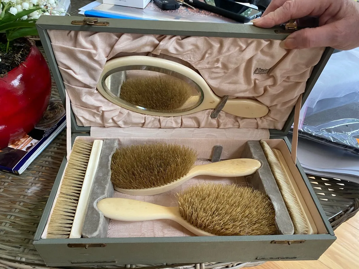 Antique Ivory dressing table hair set - Image 2