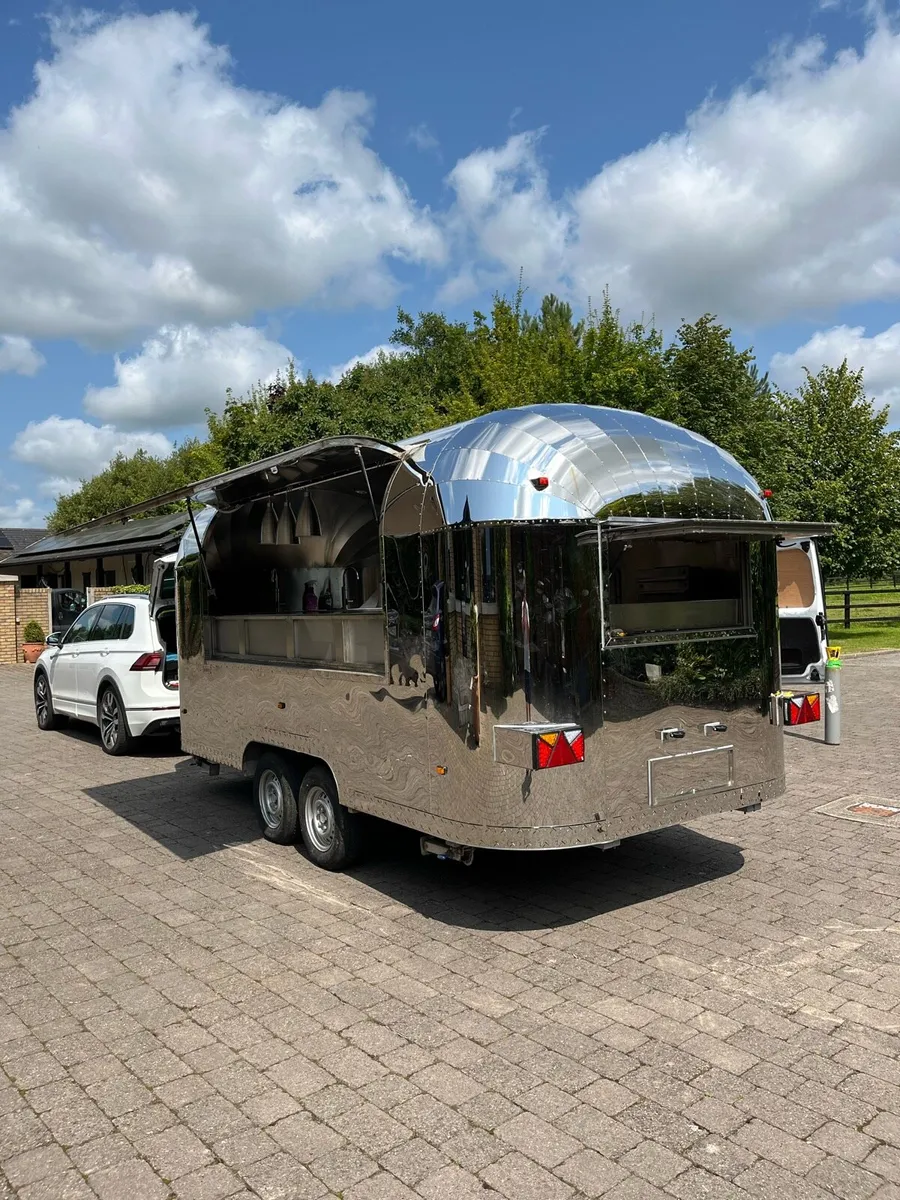Airstream food & beverage truck - Image 1