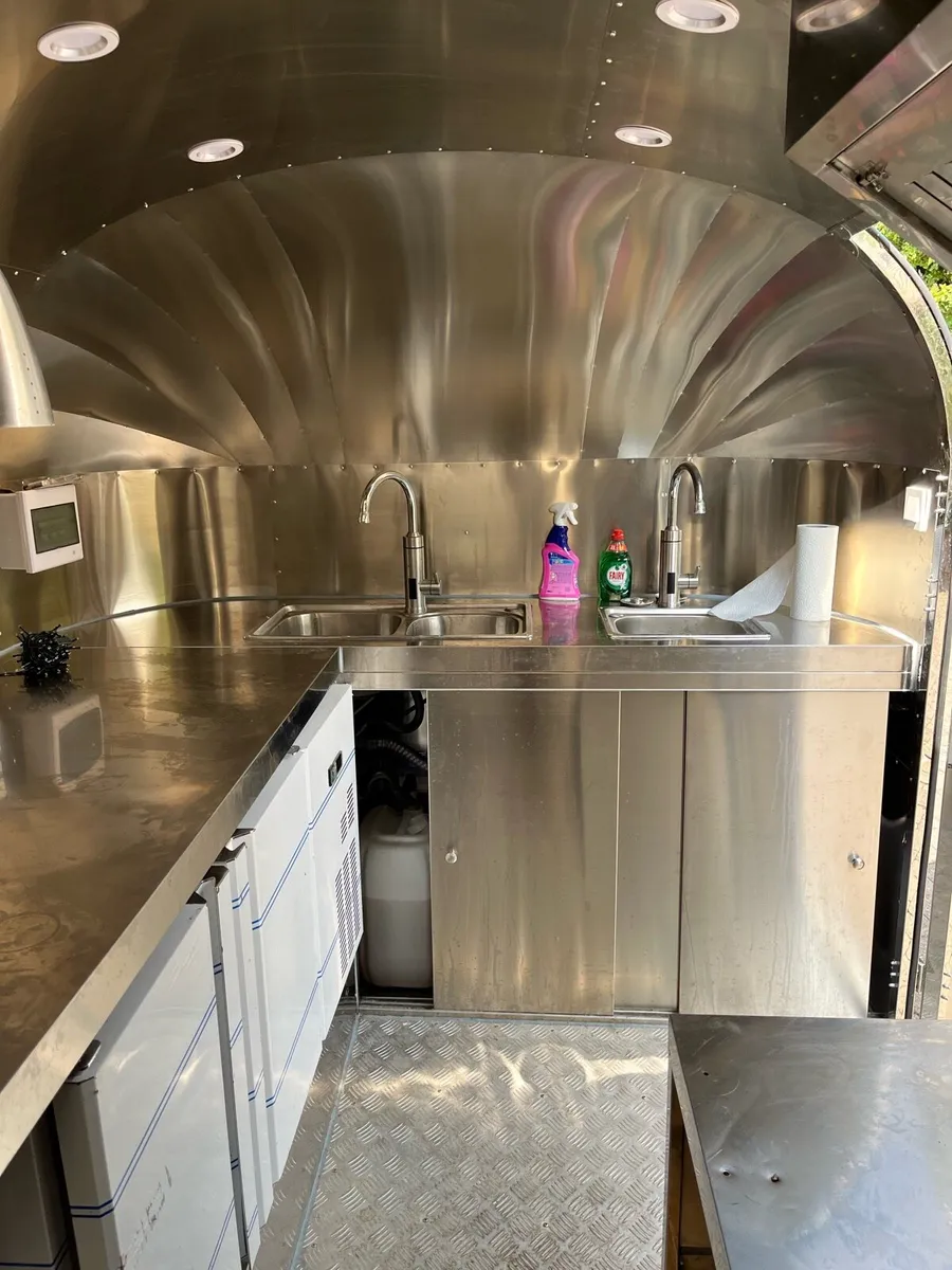 Airstream food & beverage truck - Image 4