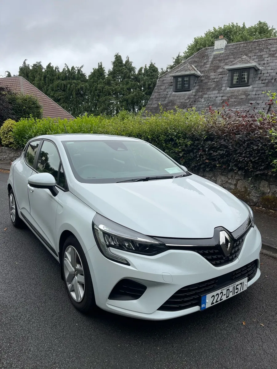 2022 Renault Clio Automatic - Image 2