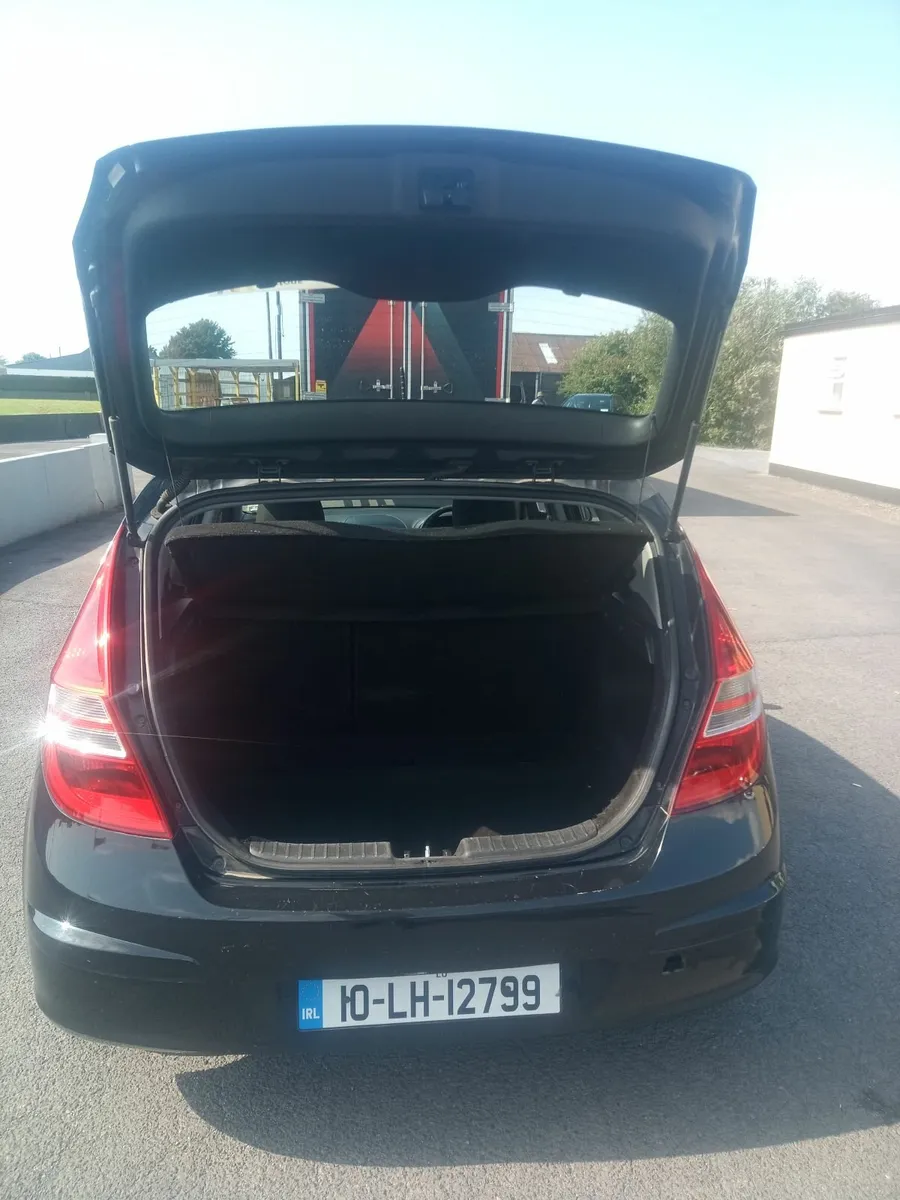 Automatic Hyundai i30 2010 - Image 4