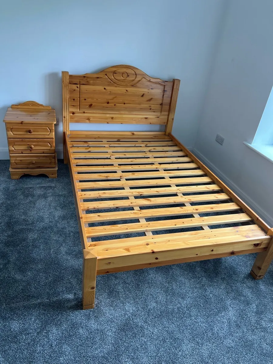 Solid pine 4ft double bed frame set - Image 1