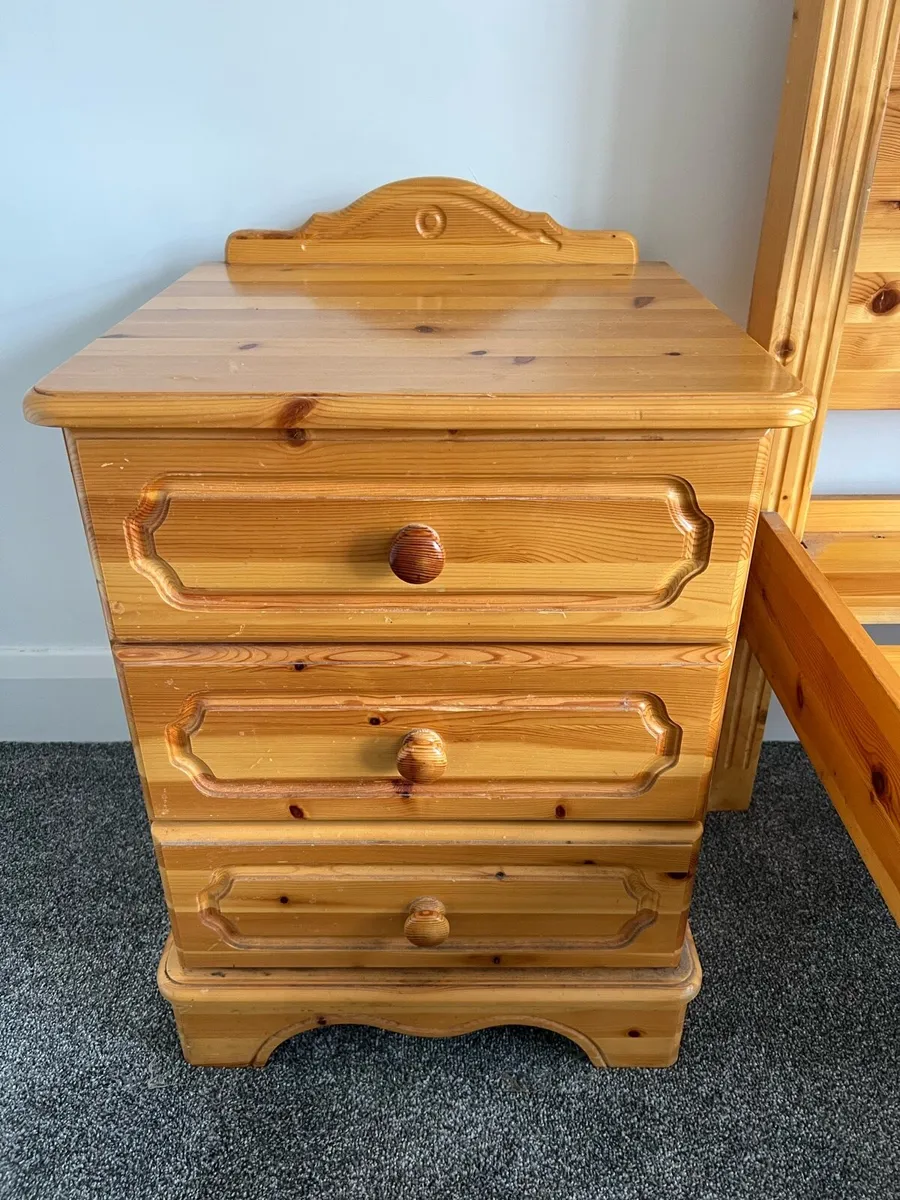 Solid pine 4ft double bed frame set - Image 3