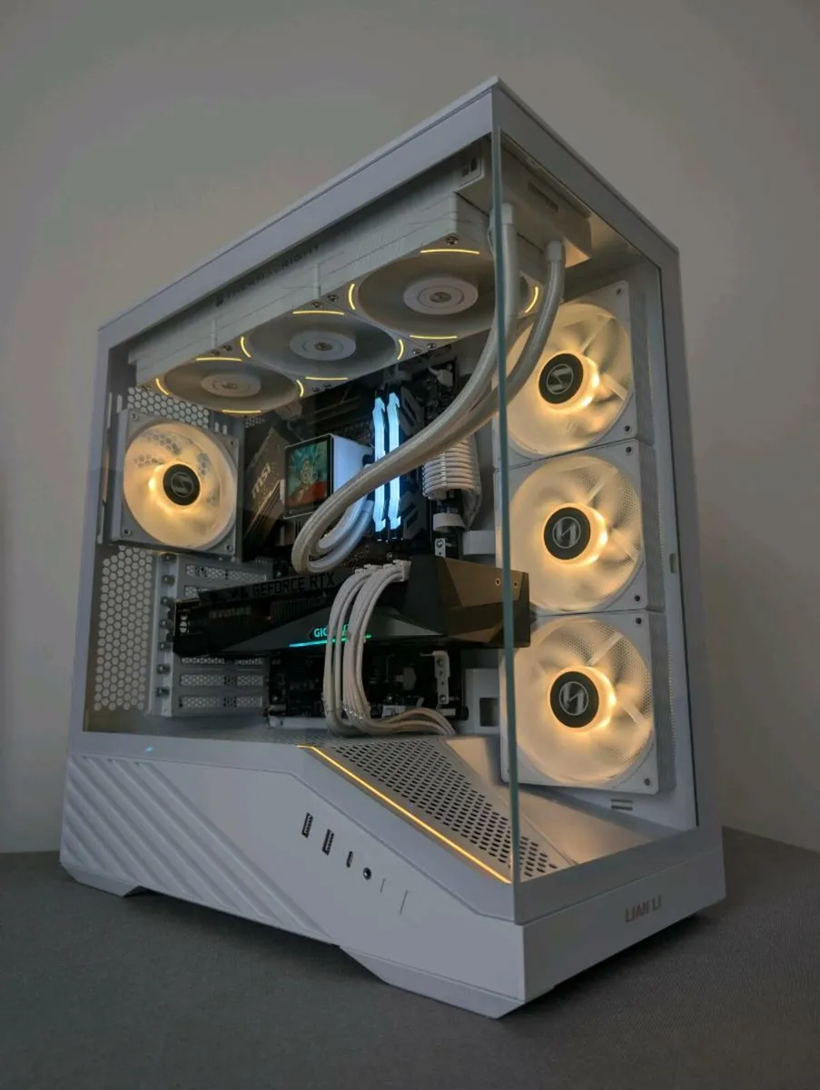 Lian Li AMD Ryzen Gaming PC | LCD AIO | MSI | RTX - Image 1