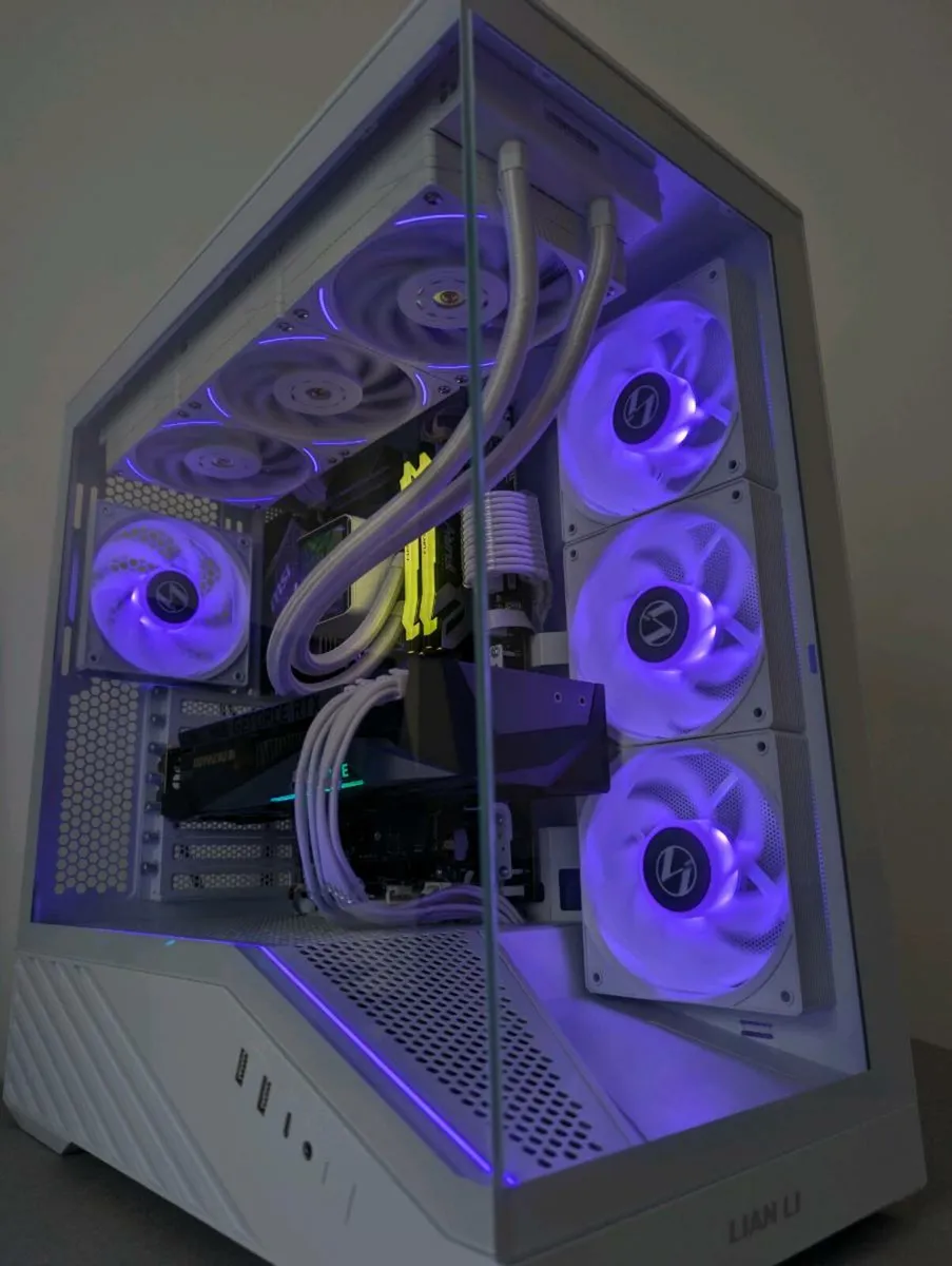 Lian Li AMD Ryzen Gaming PC | LCD AIO | MSI | RTX - Image 3