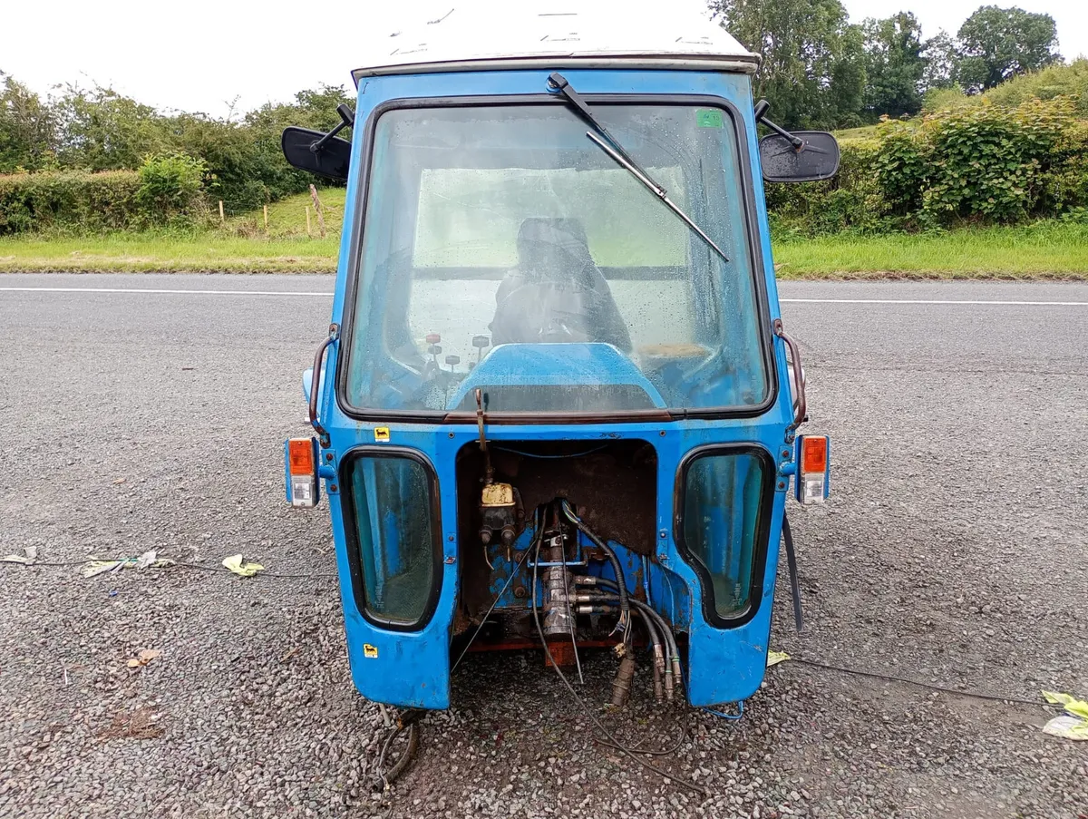 FORD TW Cab - Image 2