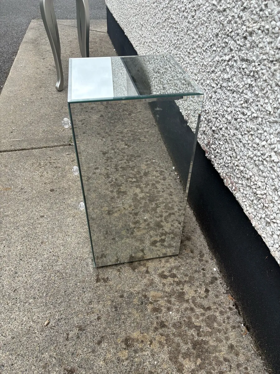 Glass chest of drawers - Image 2