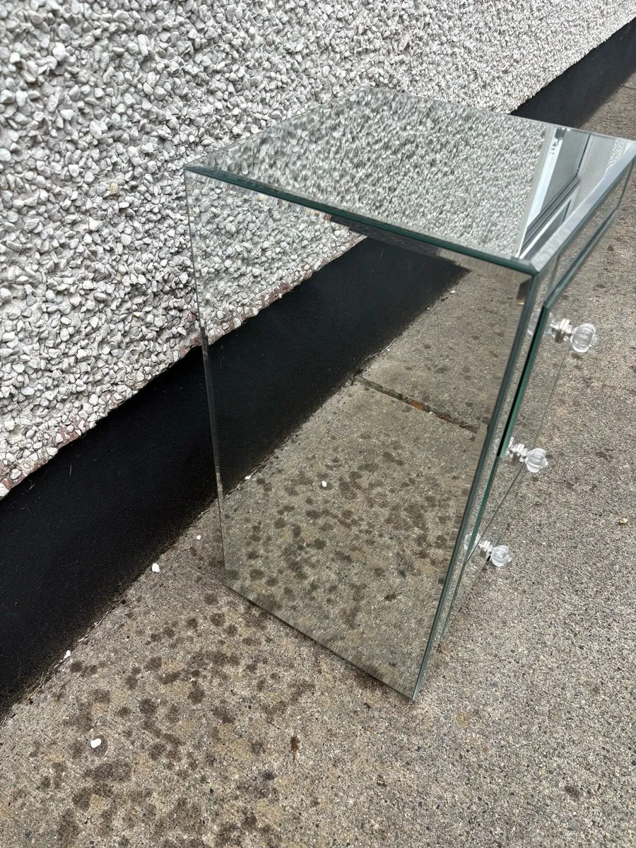 Glass chest of drawers - Image 3