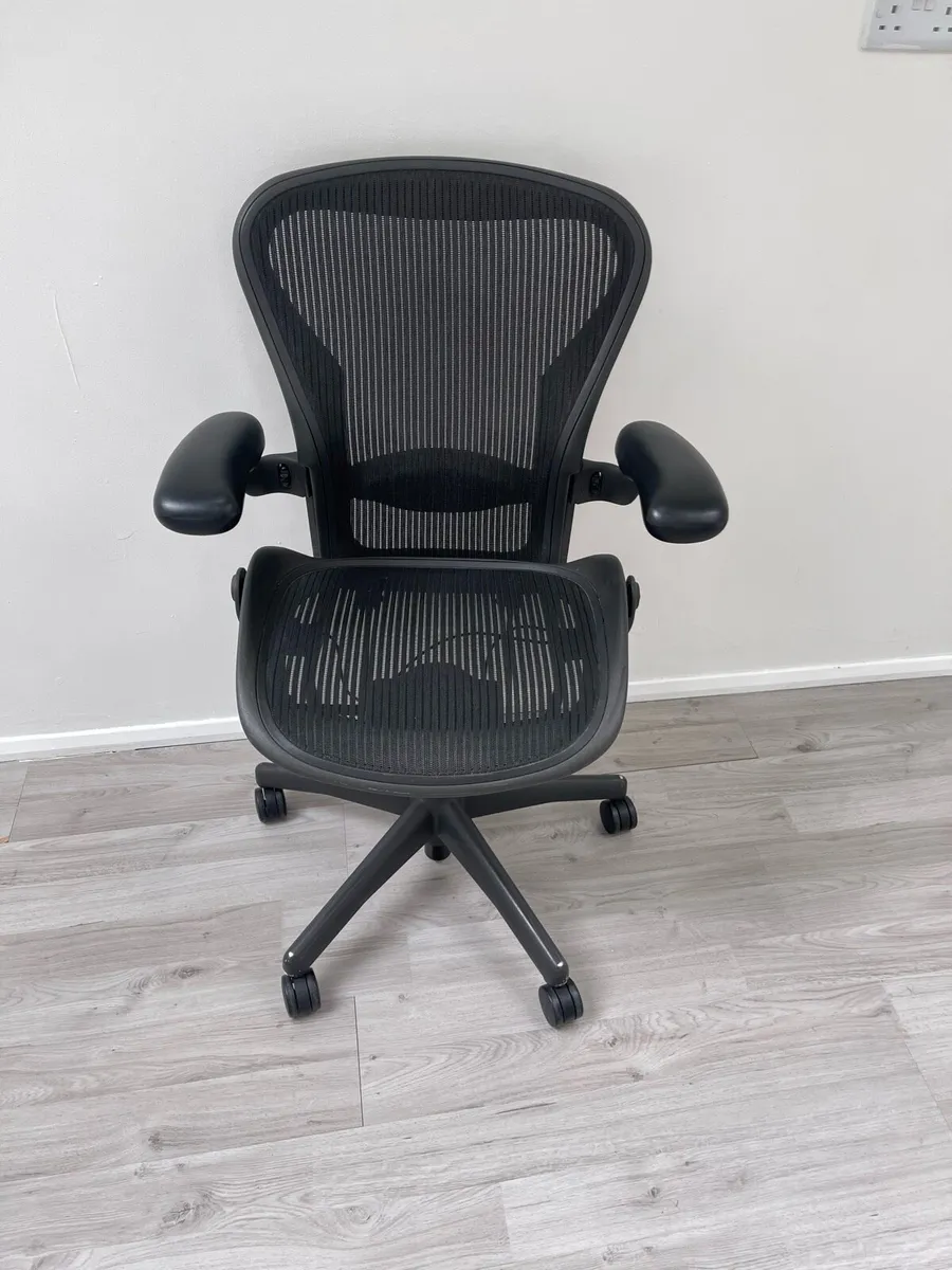 Herman miller Aeron Office Chair - Image 2